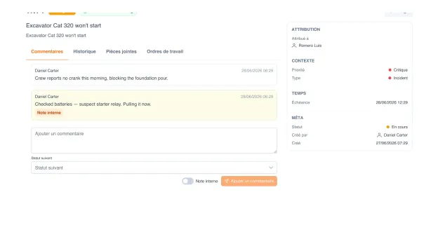 Détail d'un ticket avec fil de commentaires, notes internes, chrono SLA et enchaînement des statuts